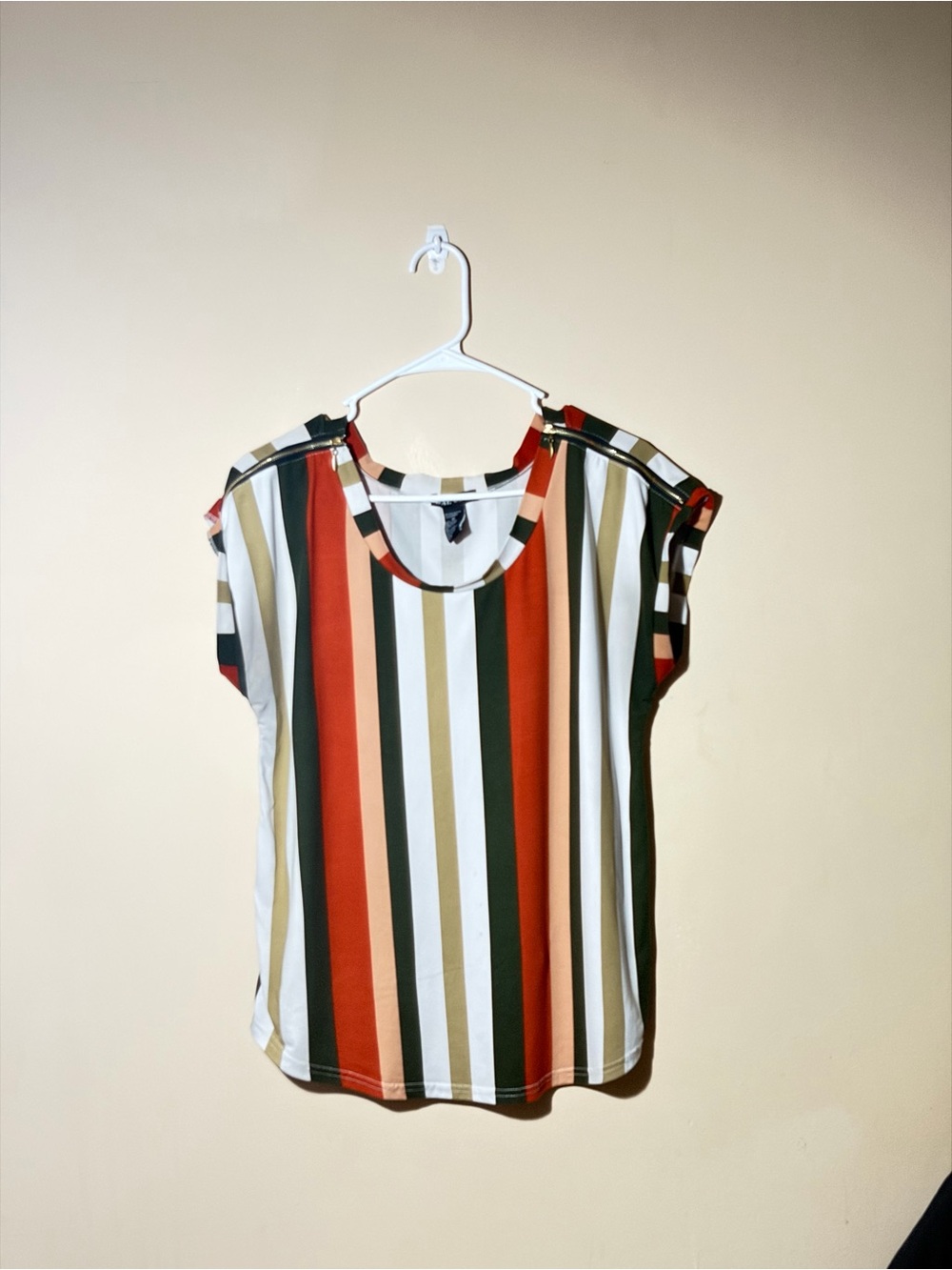 Bae City Size XL Multicolor Stripes Short Sleeve Top with Gold Zipper Accents
